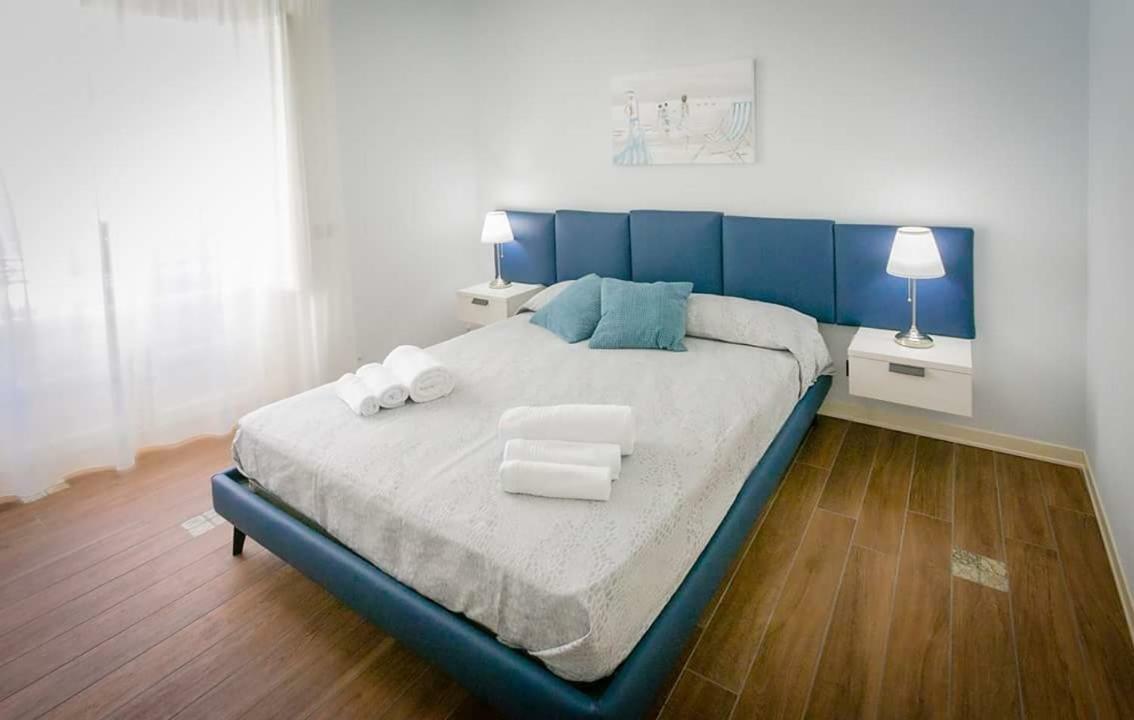 Le Suite Del Corso เชฟาลู ภายนอก รูปภาพ
