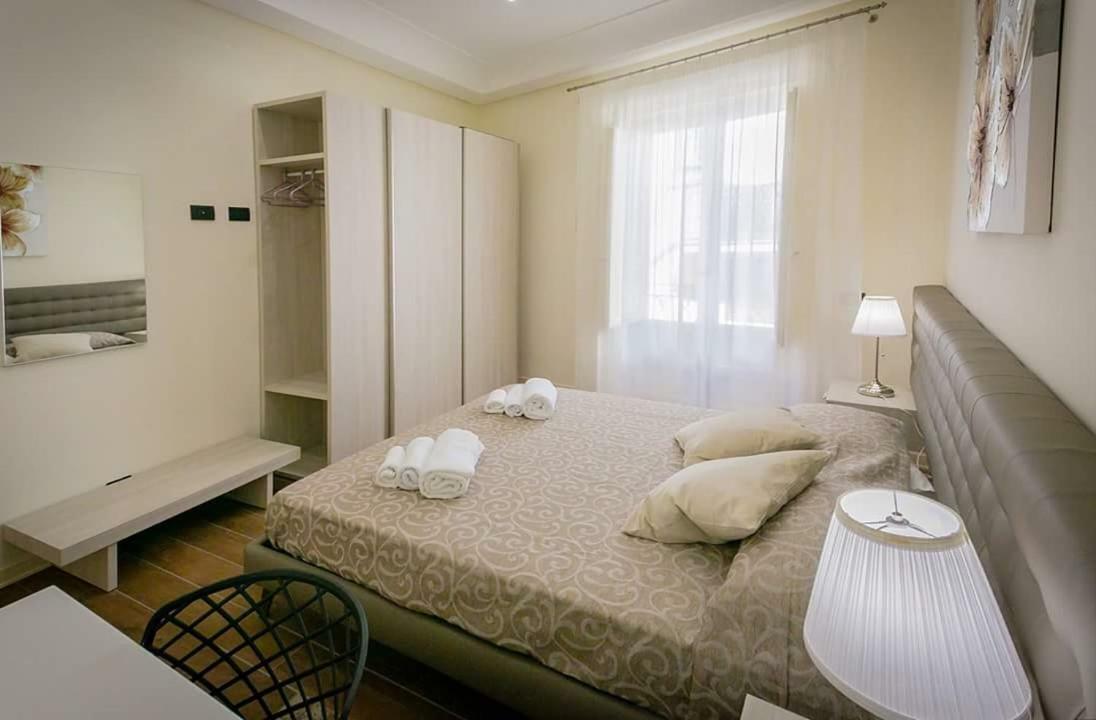 Le Suite Del Corso เชฟาลู ภายนอก รูปภาพ